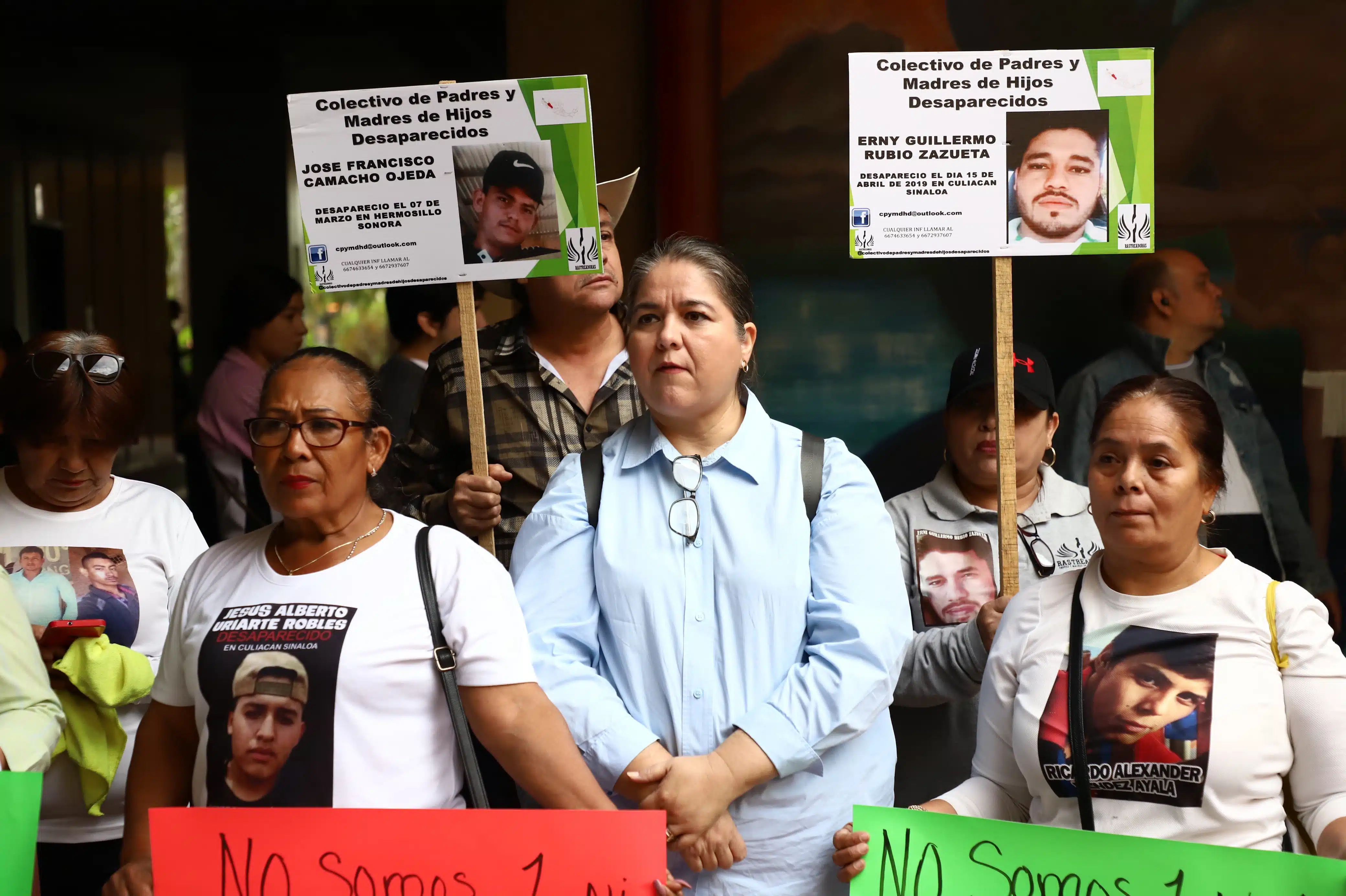 Manifestación de colectivos de desaparecidos en el Palacio de Gobierno