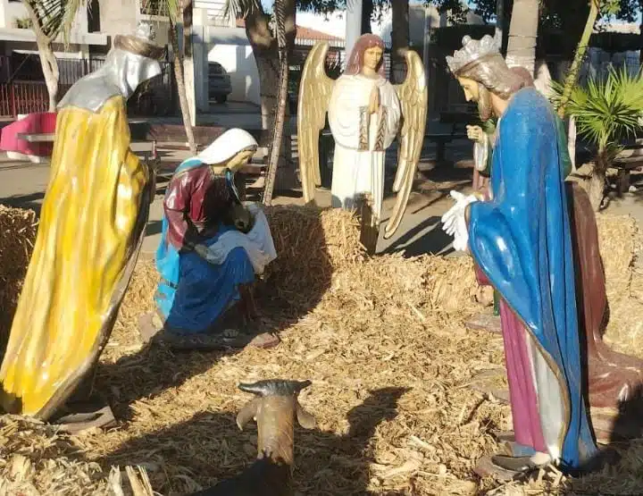 Nacimiento colocado por el Ayuntamiento de Guasave en la explanada de la Iglesia de Nuestra Señora del Rosario