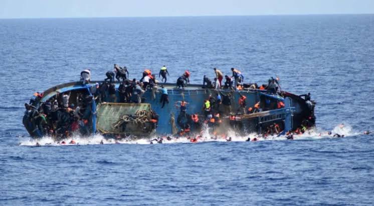 Naufragio deja 60 personas sin vida y varios desaparecidos
