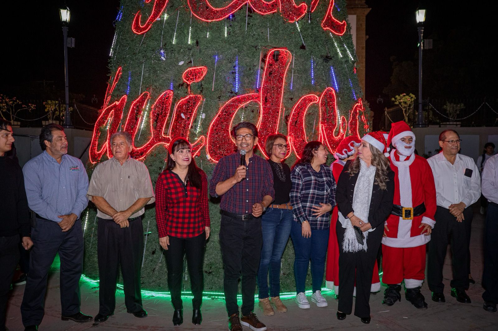 El evento navideño fue encabezado por el alcalde Martín Ahumada Quintero