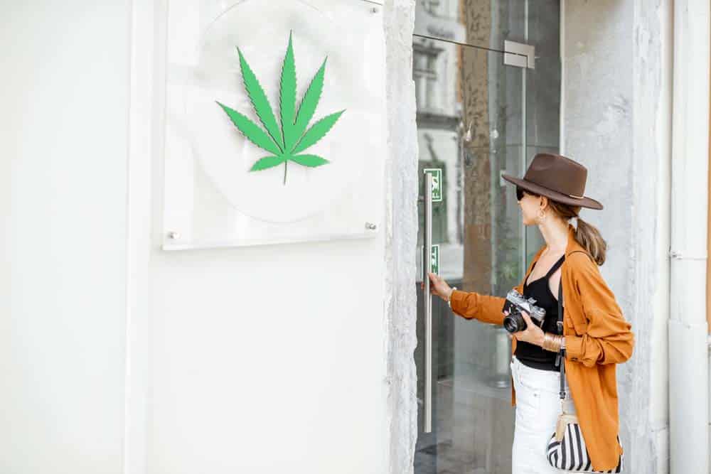 Nueva York otorgará mil 500 licencias para negocios que vendan mariguana