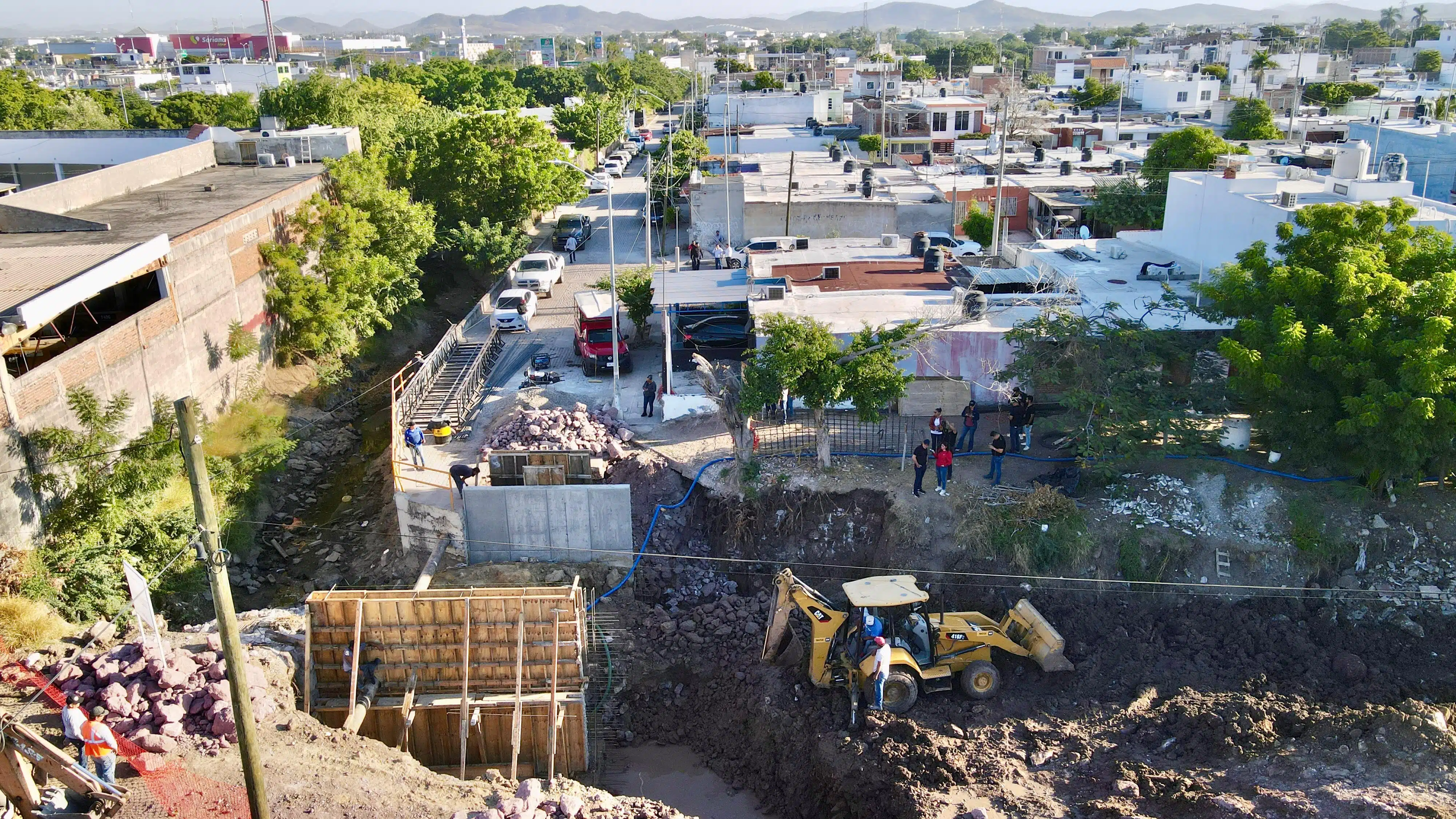 Vista aérea de la obra del ducto pluvial en el Infonavit Playas