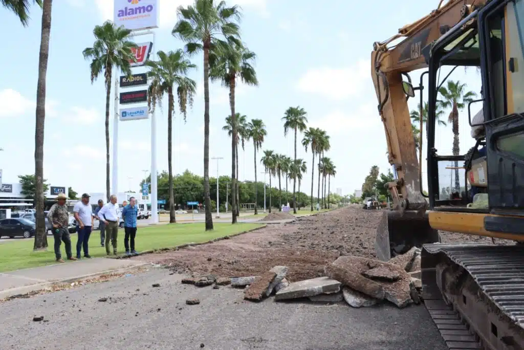 Trabajos de pavimentación en Ahome.