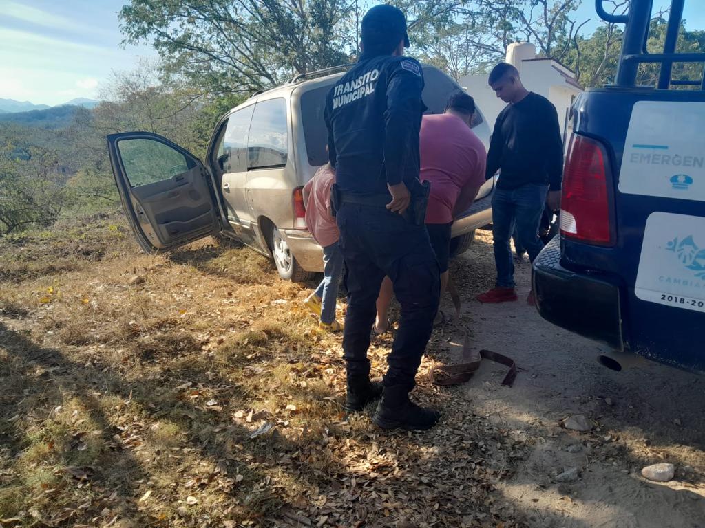 Policías en operativo durante el día en San Ignacio