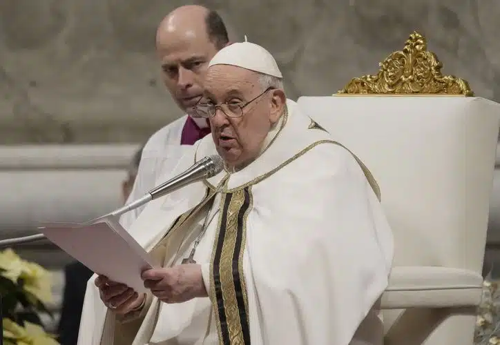 Papa Francisco eleva plegaria por Belén en la Misa del Gallo