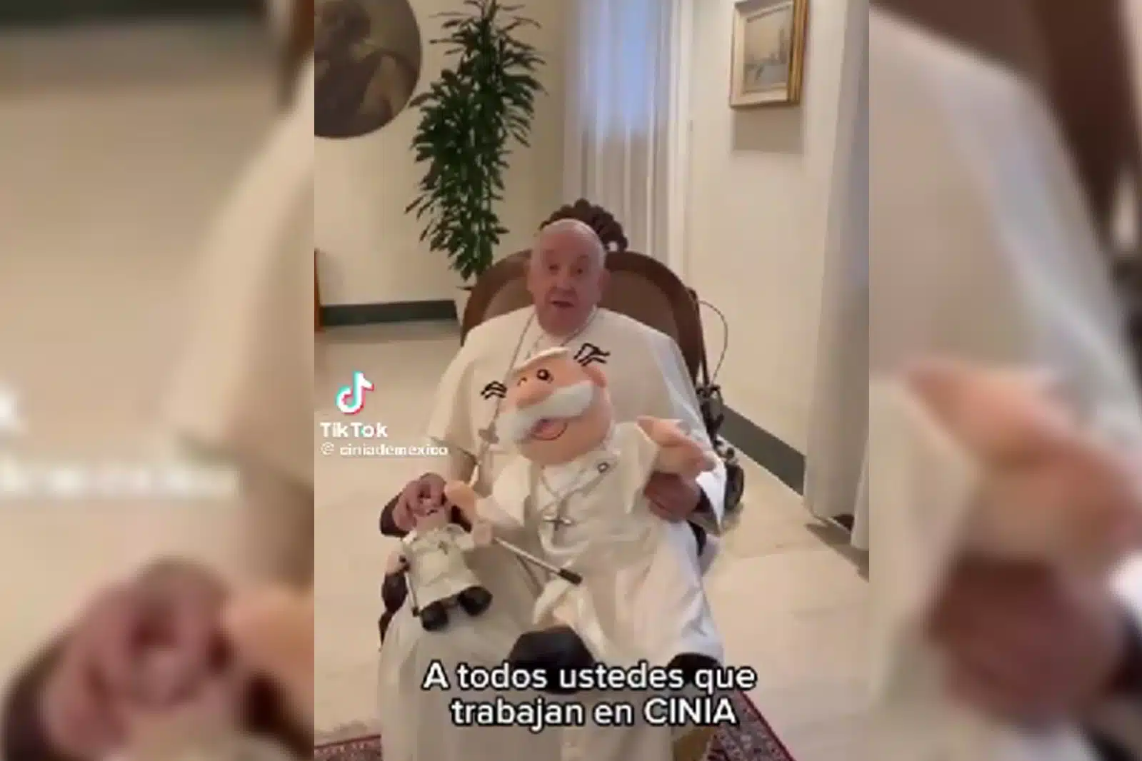 Papa Francisco da mensaje a quienes elaboran los peluches del Dr. Simi