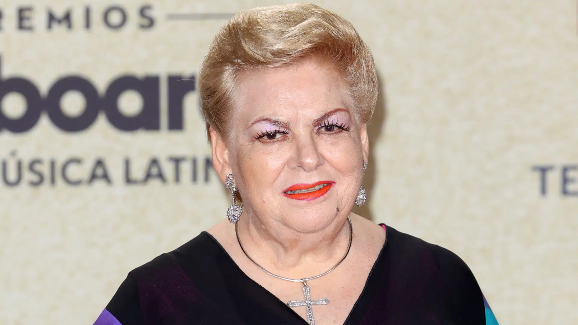 Paquita la del Barrio reaparece tras cirugía ocular