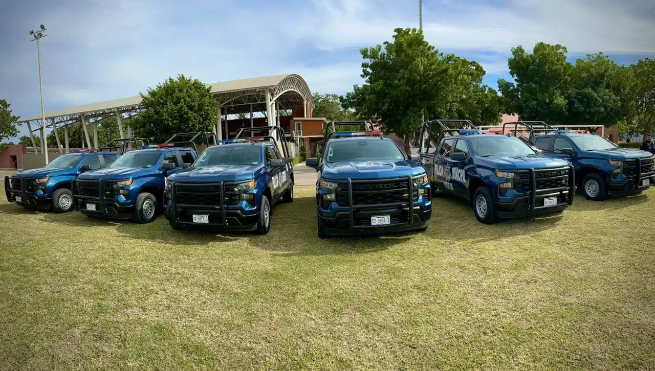 Patrullas estacionadas de la Policía Municipal de Mazatlán