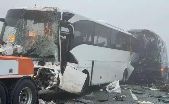 Percance vial por intensa neblina deja 10 muertos y 57 heridos en Turquía