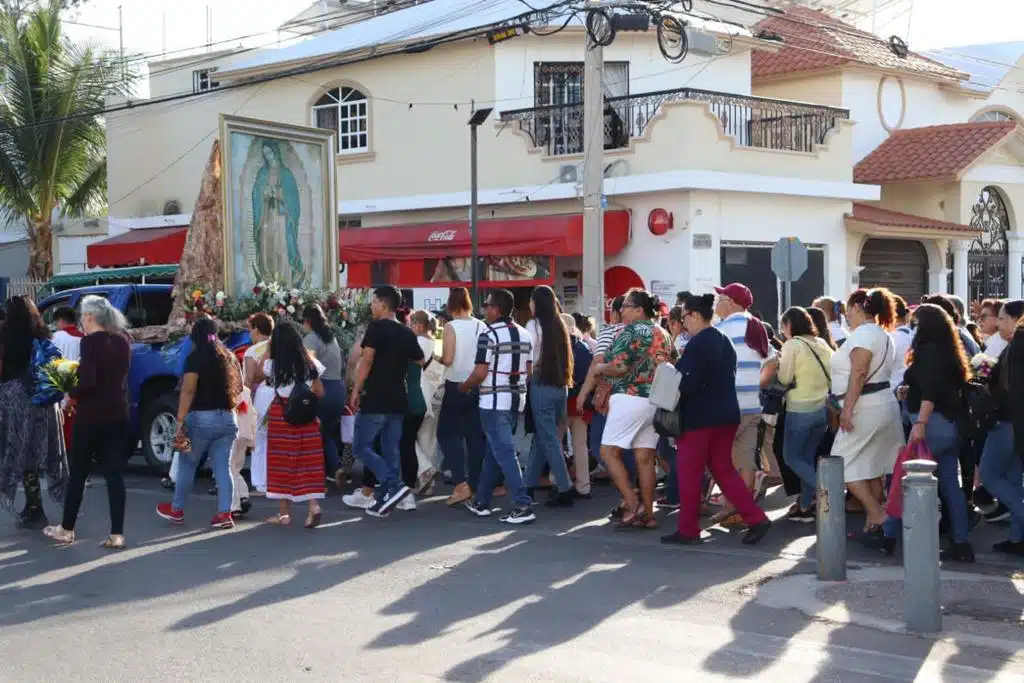 Devotos de la Virgen de Guadalupe se sumaron a la peregrinación que fue convocada por la Iglesia católica.