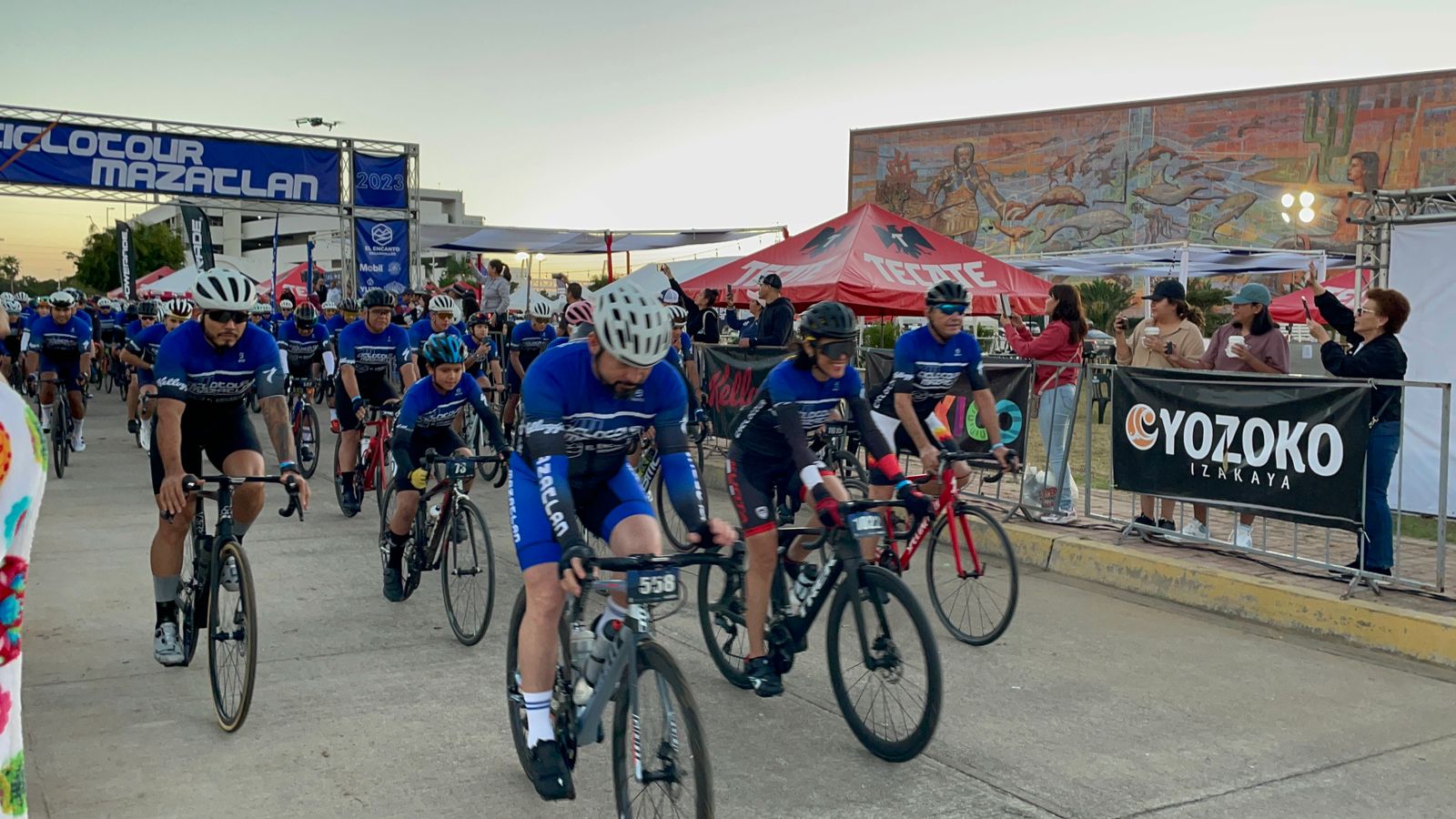 Personas en bicicleta