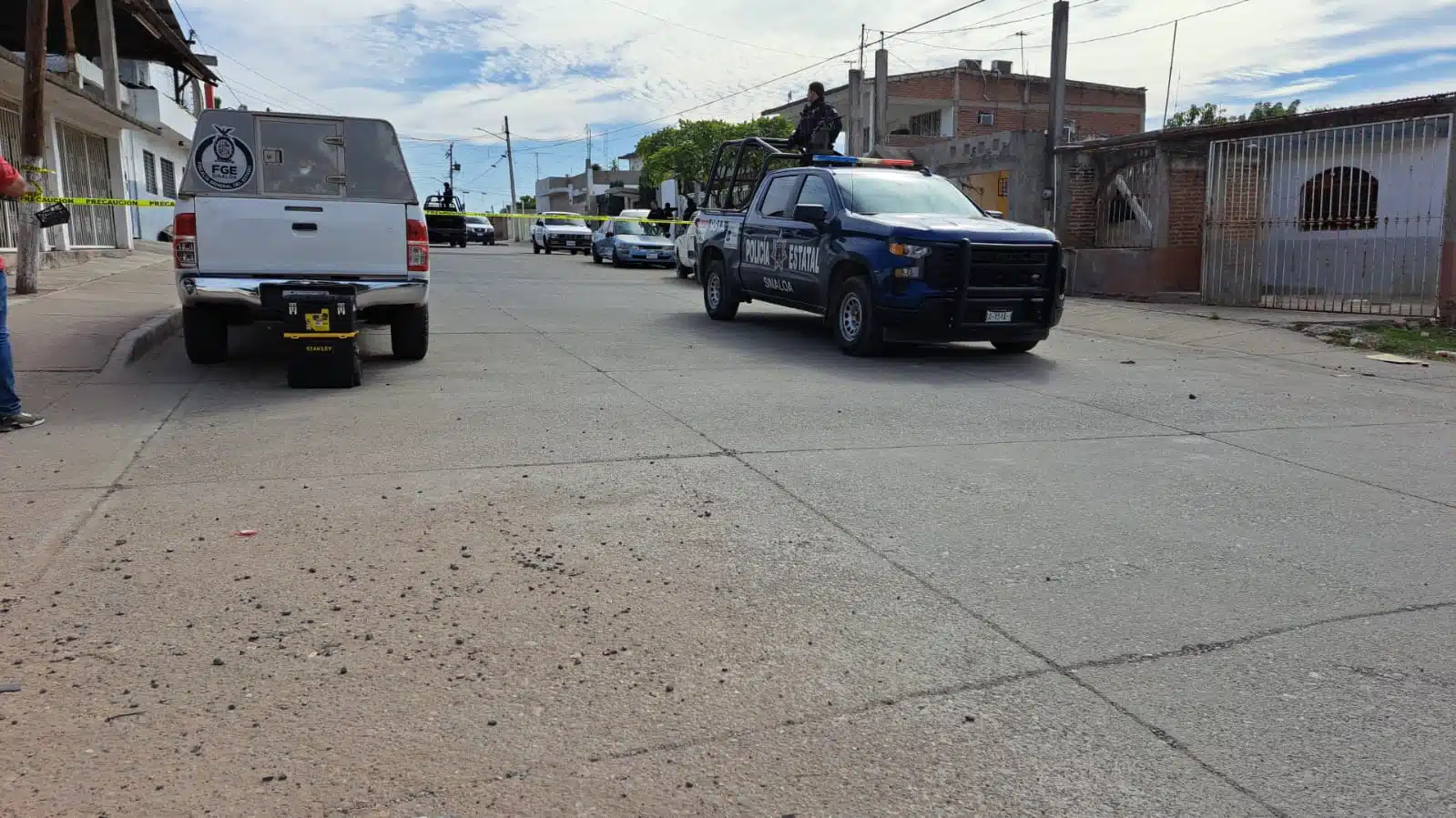 Policía Estatal y FGE en el lugar donde “levantaron” a un hombre en Culiacán