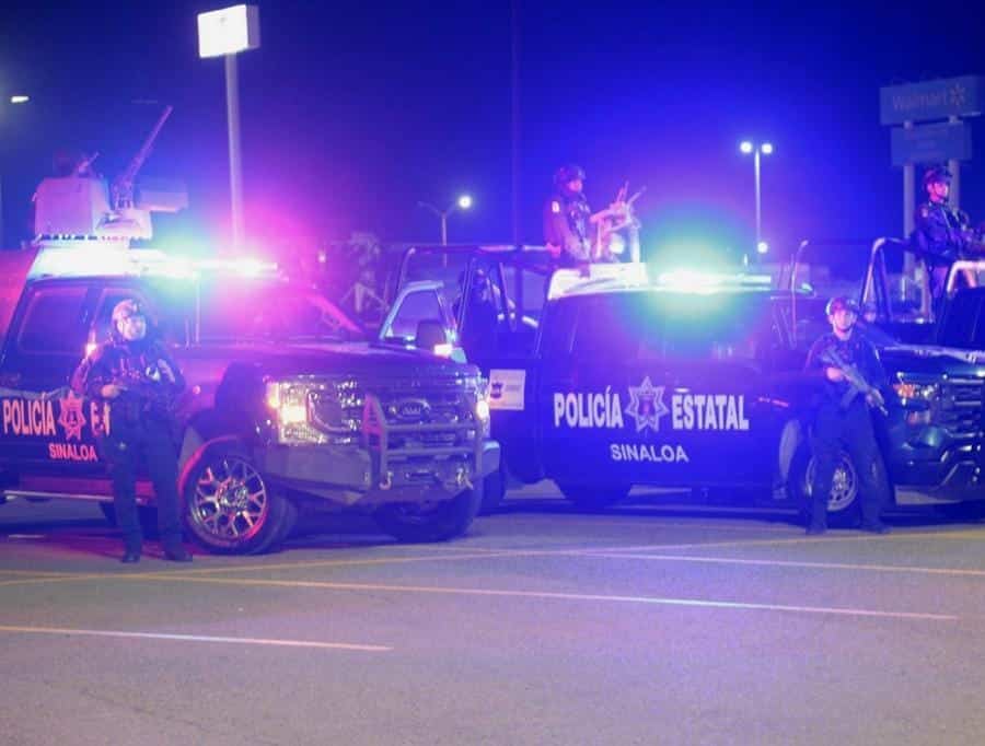 Camionetas y elementos de la Policía Estatal de Sinaloa