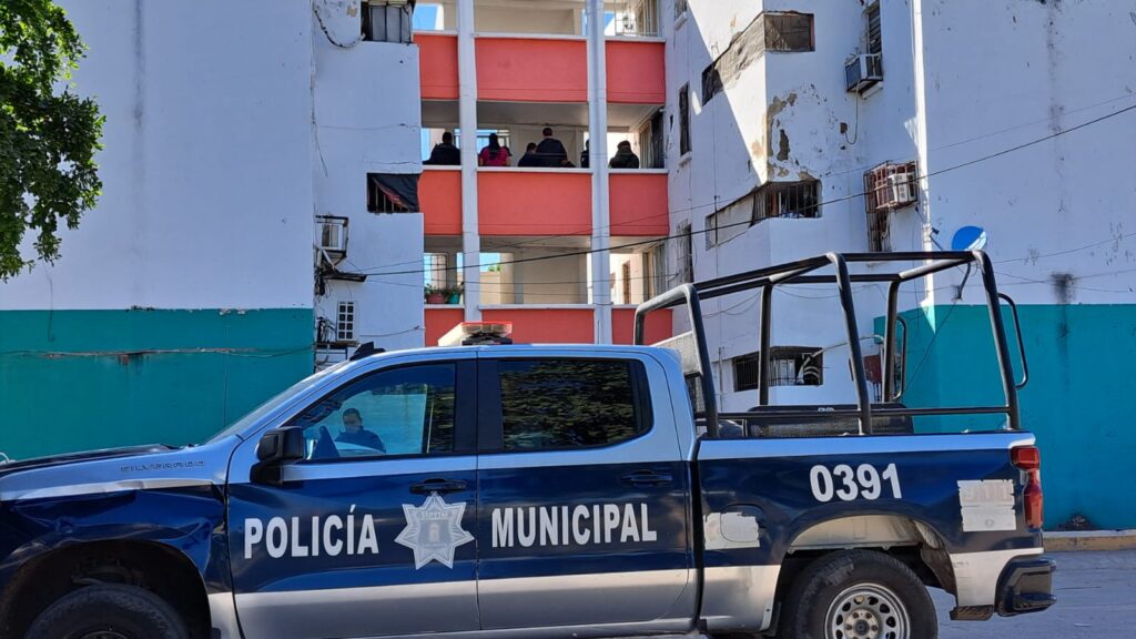 Policías Municipales en departamentos de Culiacán