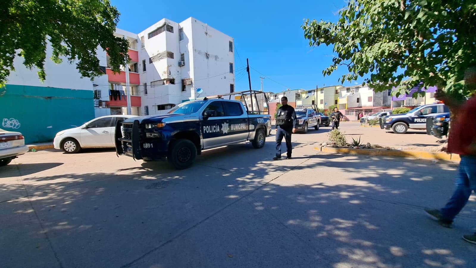Policías Municipales en departamentos de Culiacán