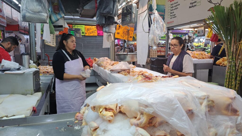Pollo en el Mercado Gustavo Garmendia en Culiacán