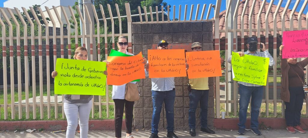Protesta en la instalación educativa UAdeO en Culiacán