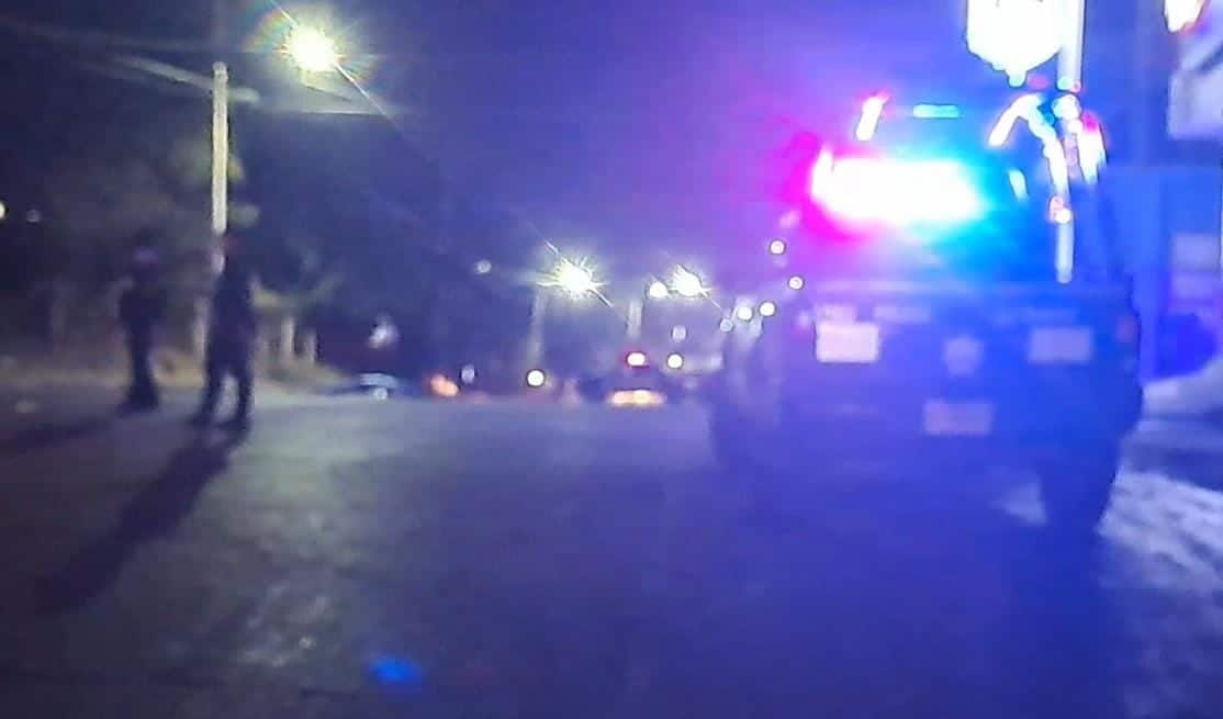 Policías municipales acudieron a recabar información sobre el despojo de la unidad.