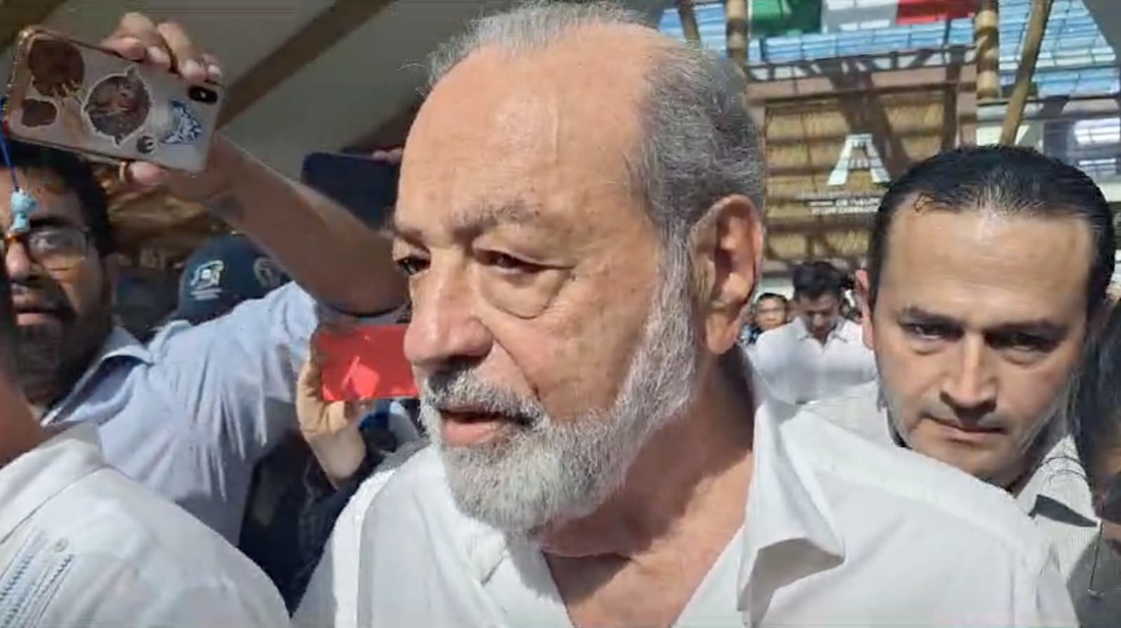 Rechaza Carlos Slim reducción de la jornada laboral