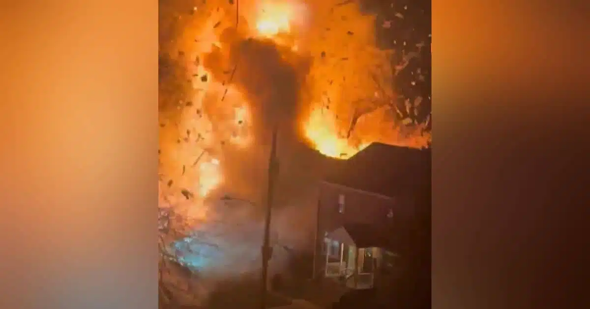 Reportan explosión de una vivienda tras intento de cateo en Virginia