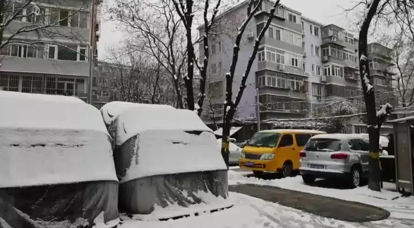 Reportan fuertes nevadas en Pekín; suspenden clases