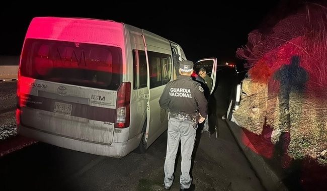 Guardia Nacional con migrantes