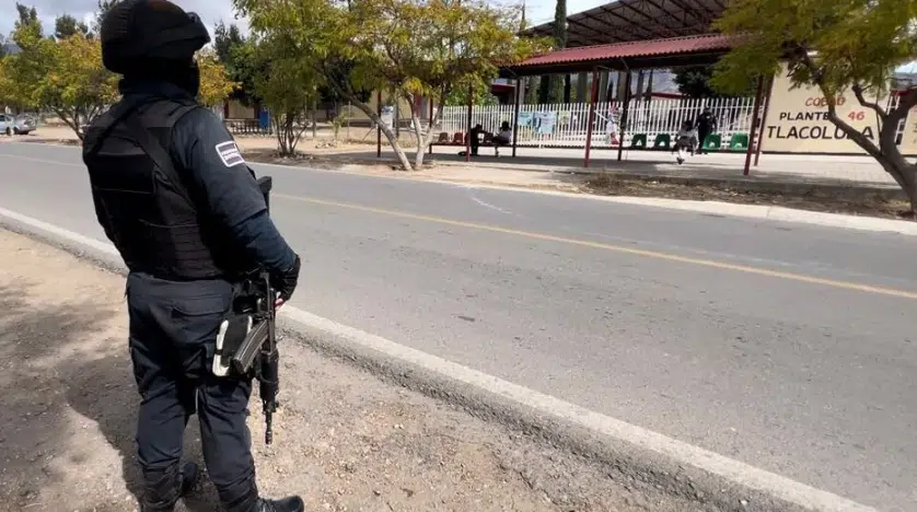 Operativo en escuela de Oaxaca por amenaza de tiroteo