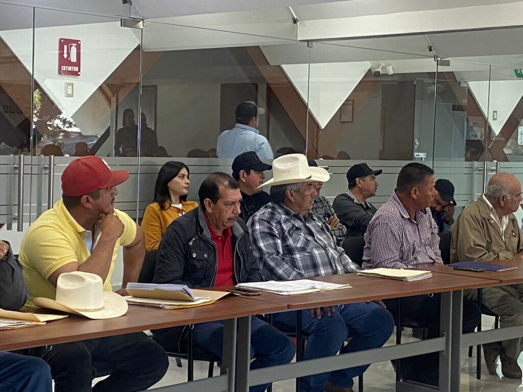 Reunión de Productores agrícolas con personal de la Ciudad de México del área jurídica de la institución en Los Mochis
