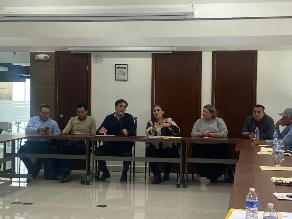 Reunión de Productores agrícolas con personal de la Ciudad de México del área jurídica de la institución en Los Mochis