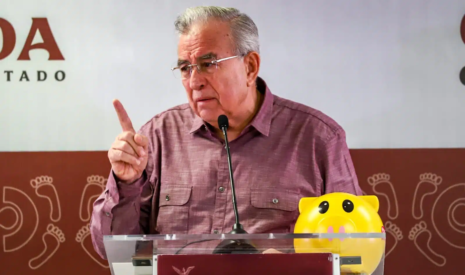 Rubén Rocha Moya en su conferencias emanera