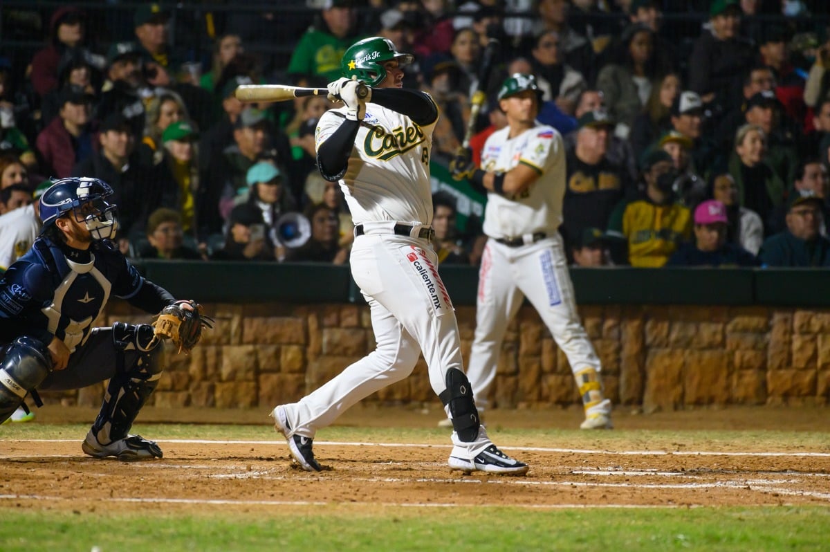 Rodolfo Amador produce carrera con un batazo