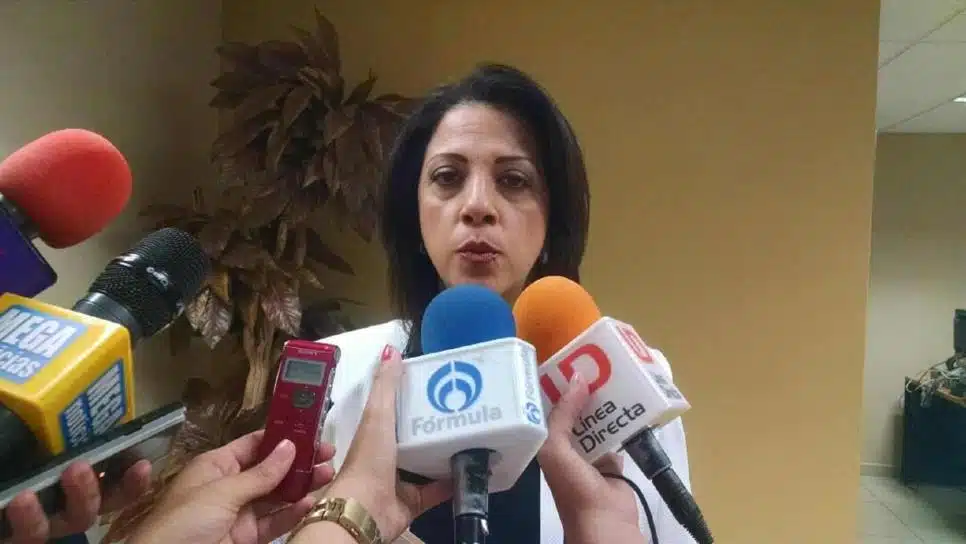 Rosy Lizárraga con medios de prensa