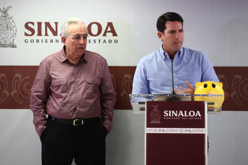 Rubén Rocha Moya y Javier Gaxiola Coppel, durante la semanera