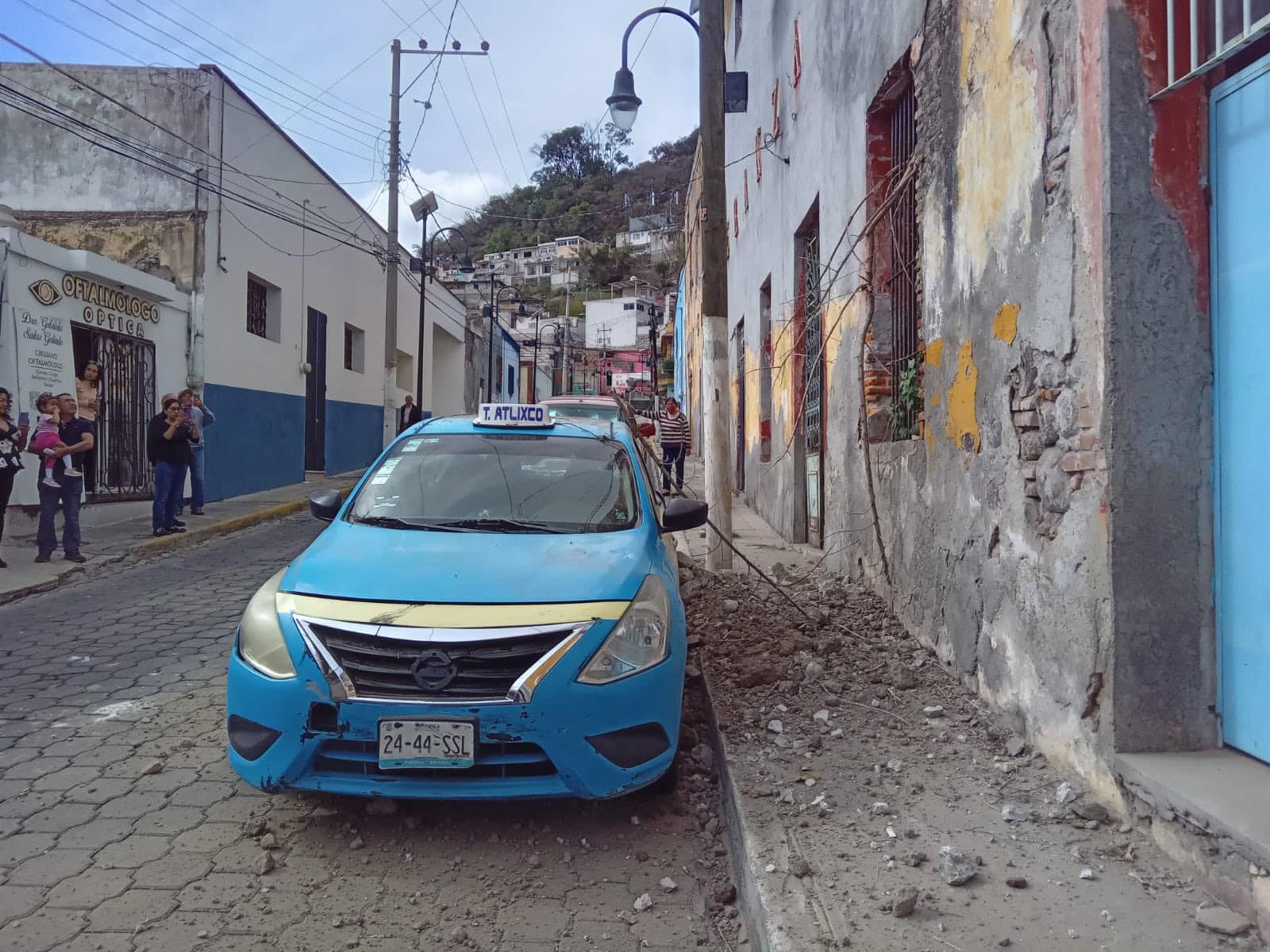 Se desprende fachada por sismo registrado en Chiautla, Puebla