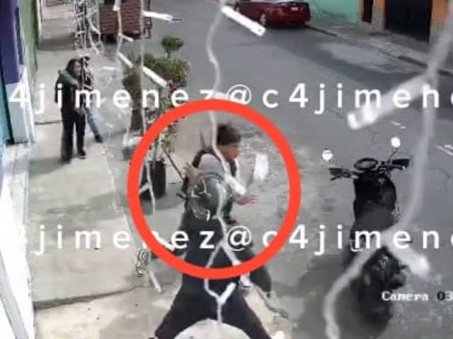 Se viraliza peculiar intento de asalto a pareja en la CDMX