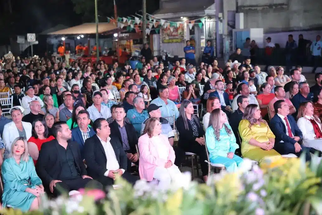 Personas en el Segundo Informe de Labores en Elota