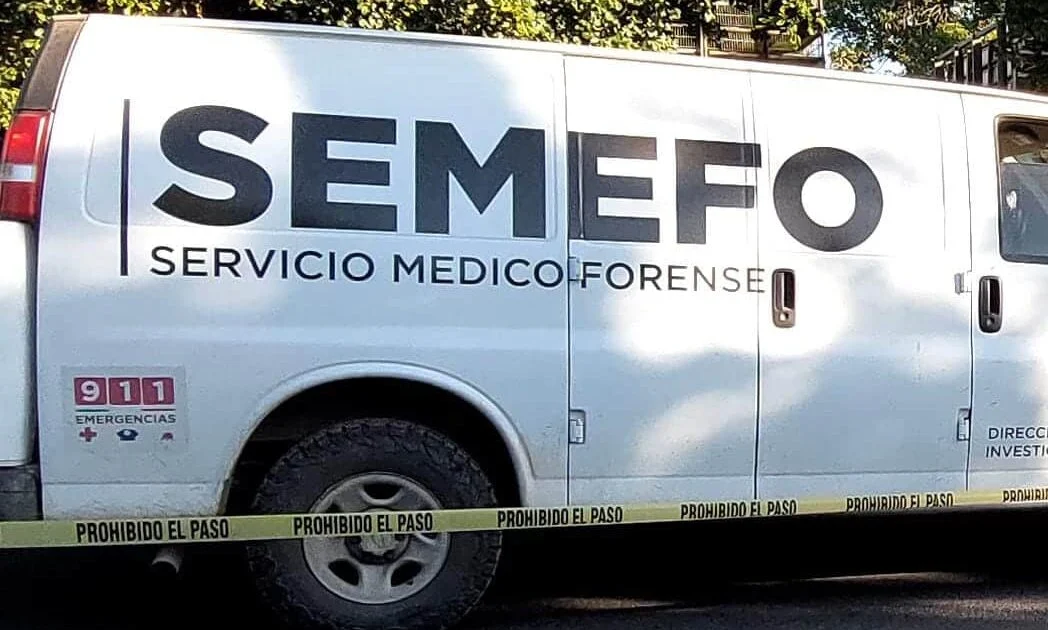 Camioneta de Semefo.