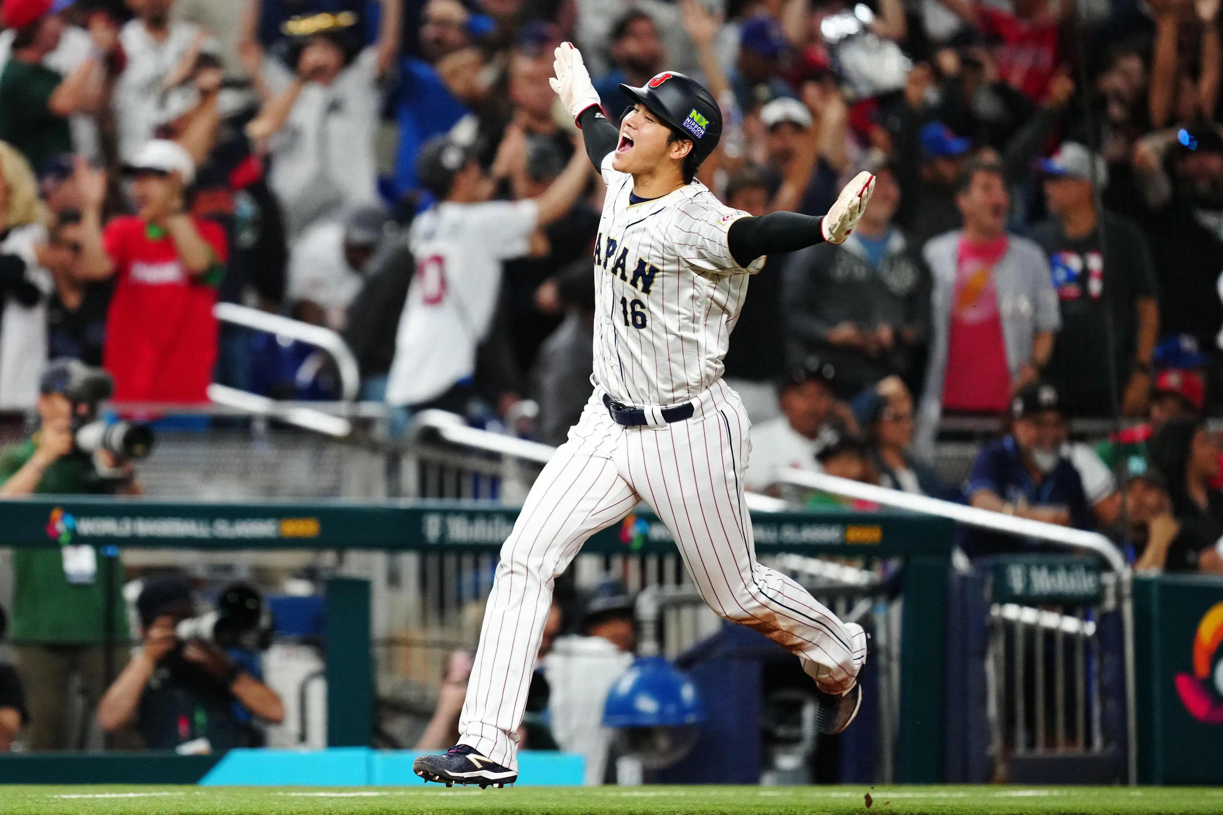 Shohei Ohtani celebrando