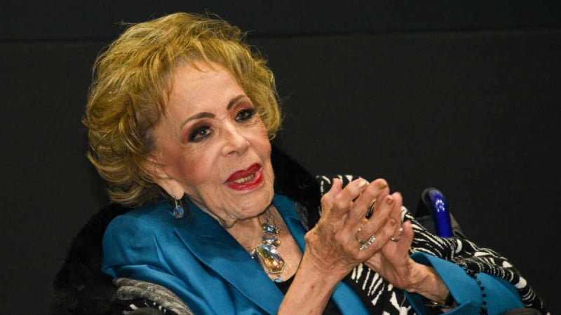 Revelan que Silvia Pinal fue hospitalizada por influenza