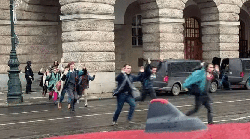 Tirador de Praga tenía municiones para una matanza mayor