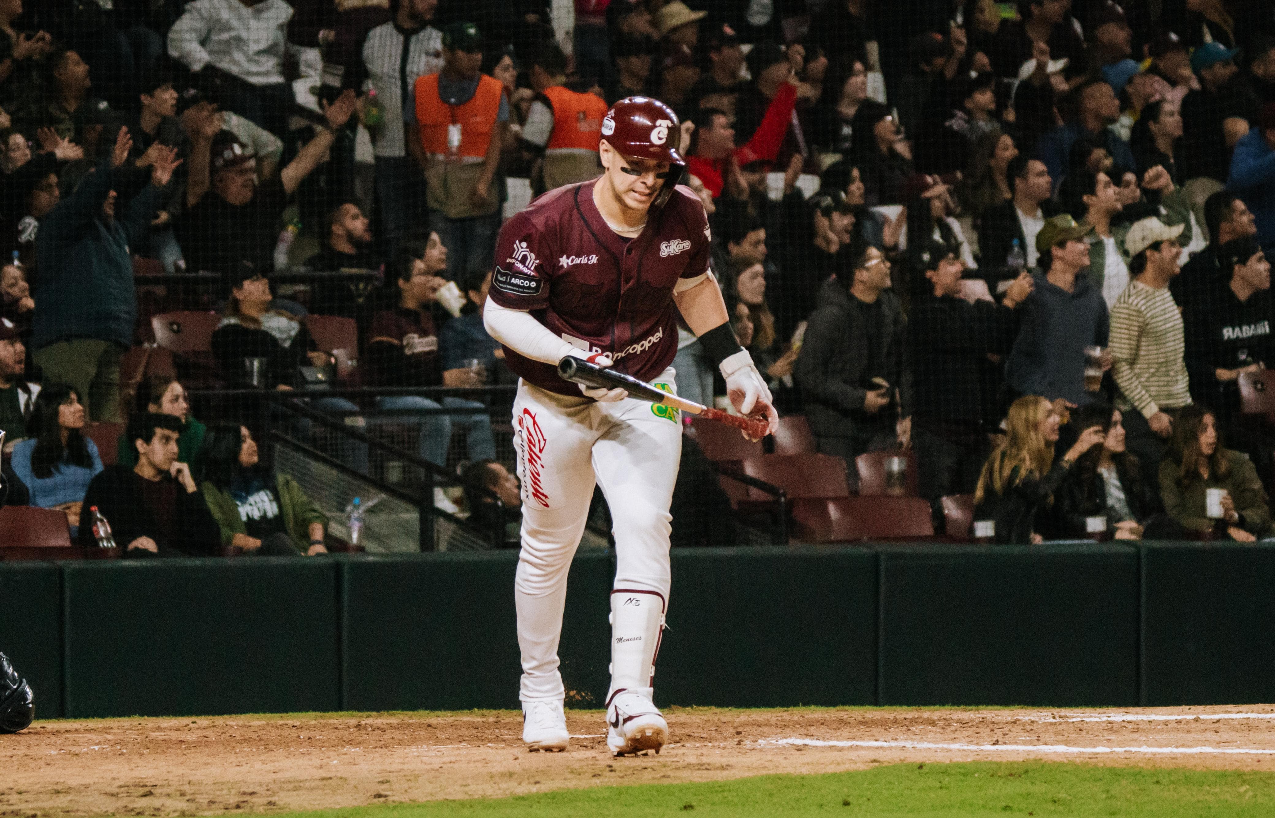! Joey Meneses lidera victoria de Tomateros de Culiacán
