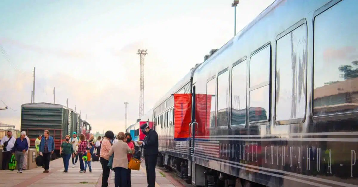 Rubén Rocha Moya informó que el proyecto del tren “el Sinaloense” sigue caminando.