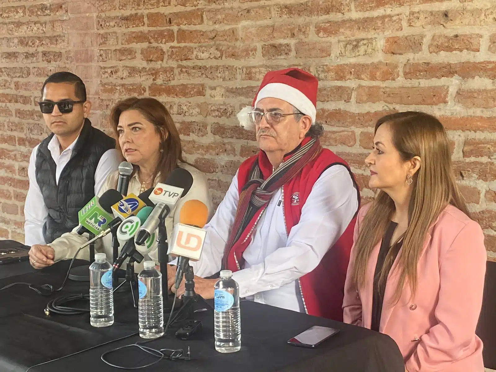 Conferencia de prensa donde la Universidad Pedagógica del Estado de Sinaloa anunció el festival navideño