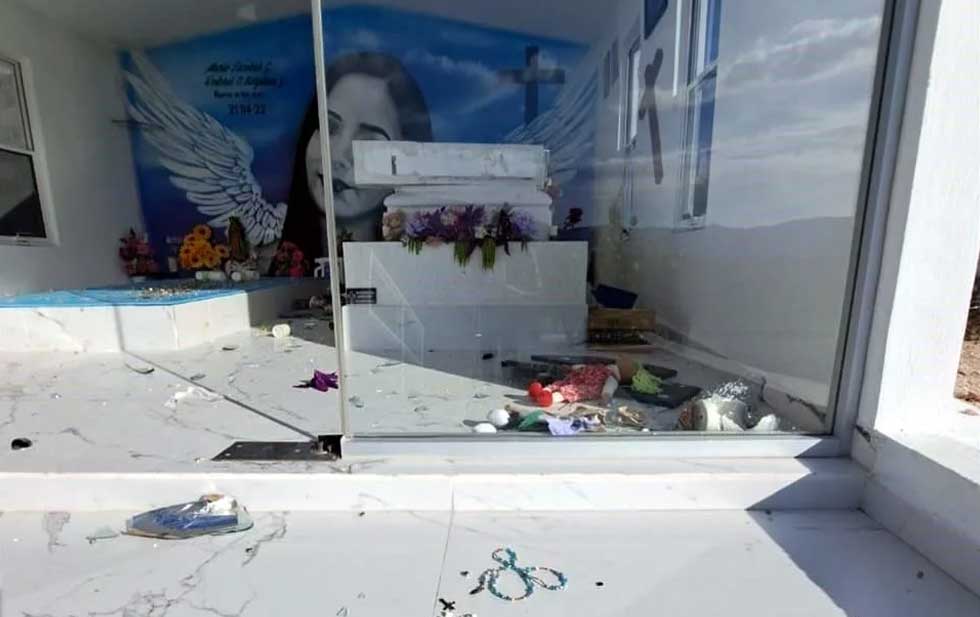 Vandalizan 11 tumbas en Nuevo León, entre ellas la de Debanhi Escobar