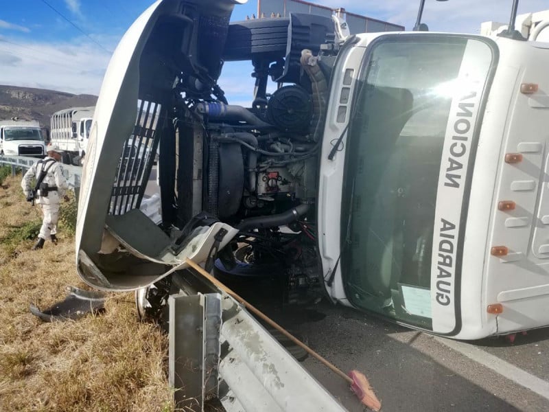 Volcadura de unidad de la Guardia Nacional deja 30 agentes lesionados