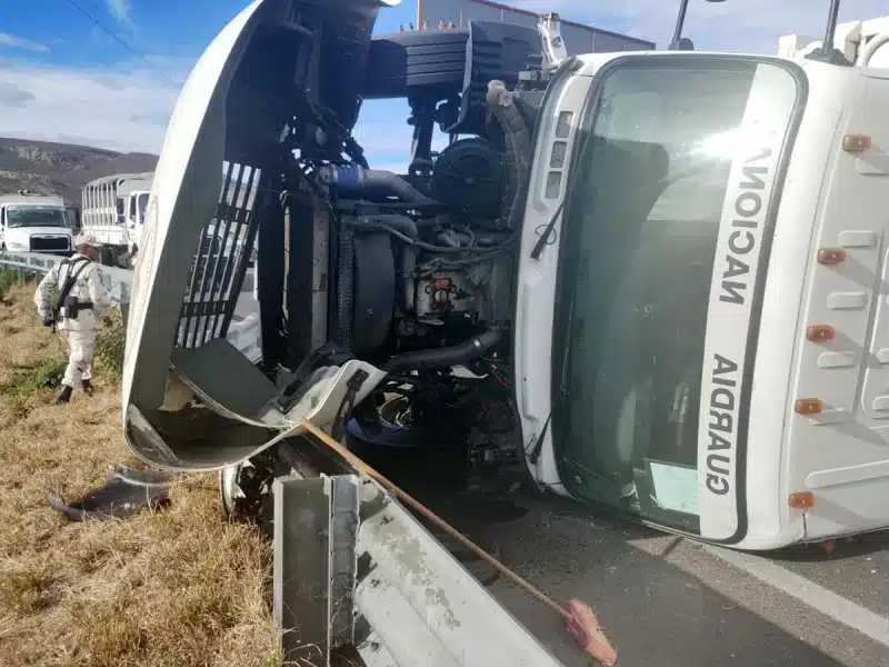 Volcadura de unidad de la Guardia Nacional deja 30 agentes lesionados