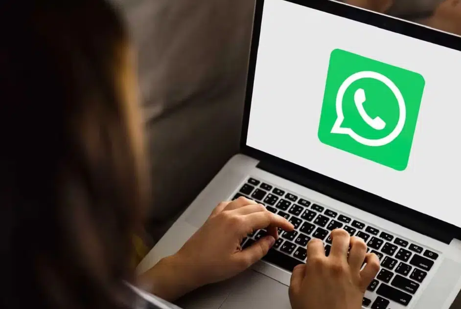 WhatsApp permite reemplazar palabras por emojis