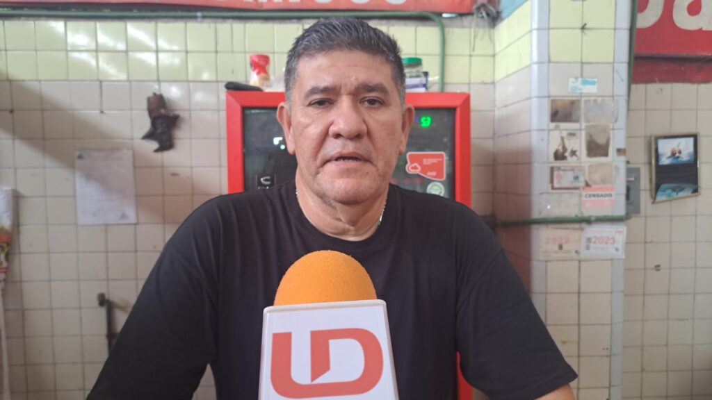 Carlos Herrera, dueño de uno de los locales de comida