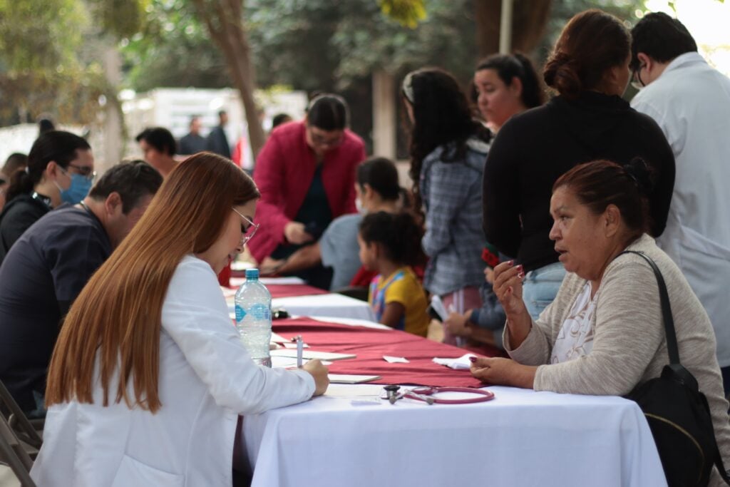 Vecinos de La Despensa durante la jornada de Bienestar en tu Comunidad