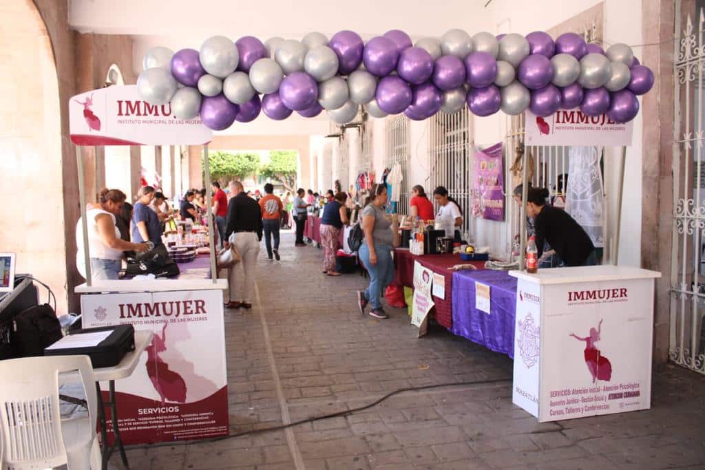 Expo Mujer Emprende 2023 en la explanada del Palacio Municipal